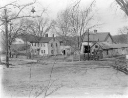 James P. Cahill estate at corner of Chestnut and Boylston Street, c. 1902.  This was probably Wiswalls Tavern, c. 1808.